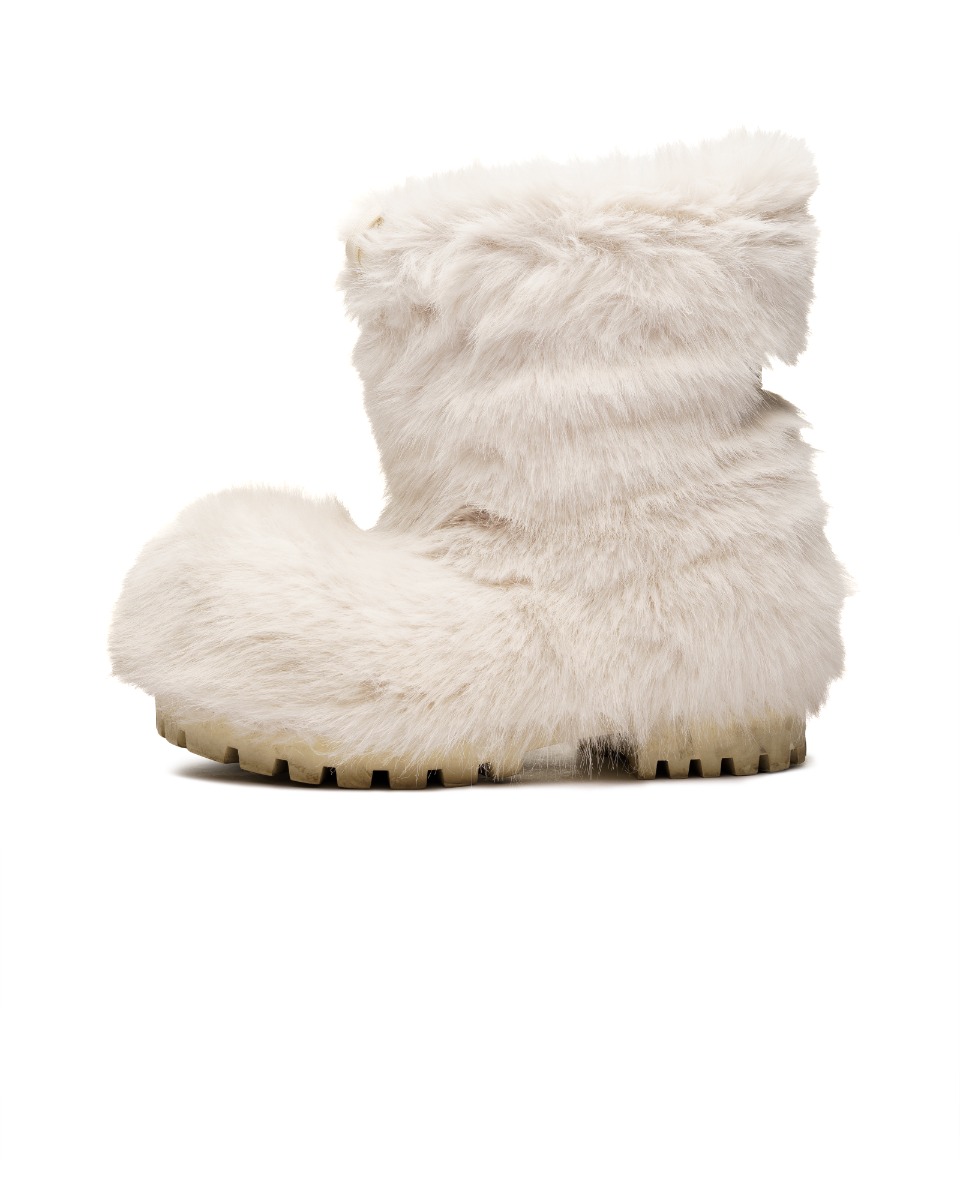 Balenciaga Alaska faux fur snow boots thumbnail