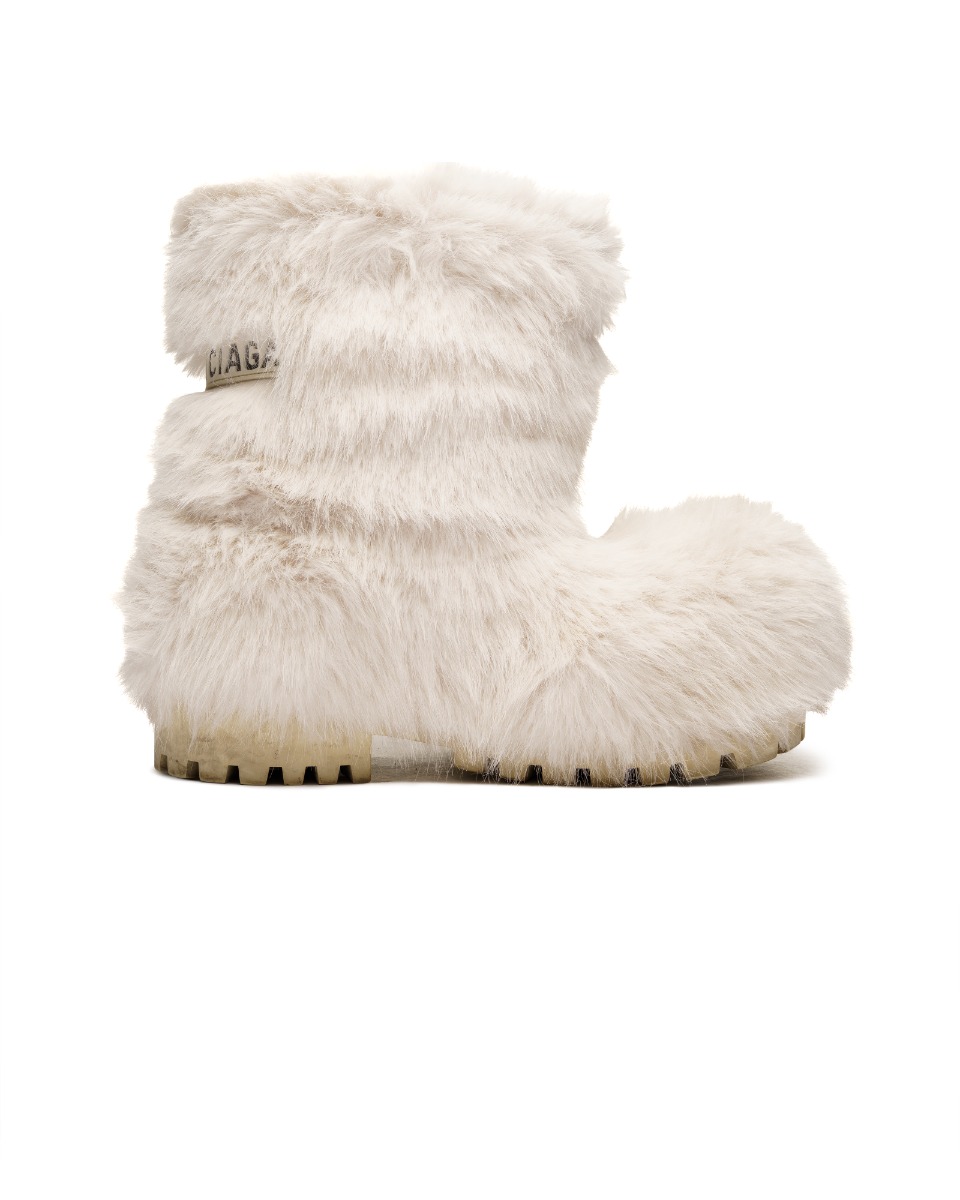 Balenciaga Alaska faux fur snow boots thumbnail