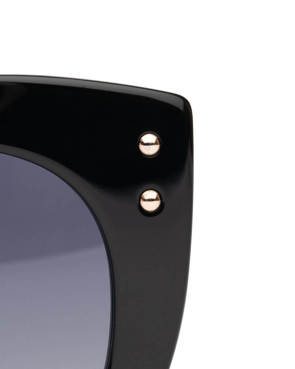 Carolina Herrera Her oversized sunglasses thumbnail