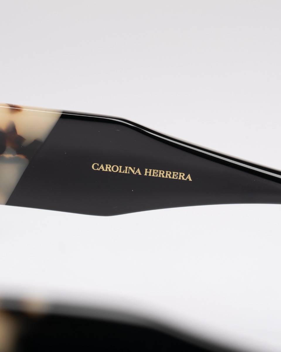 Carolina Herrera Her oversized sunglasses thumbnail