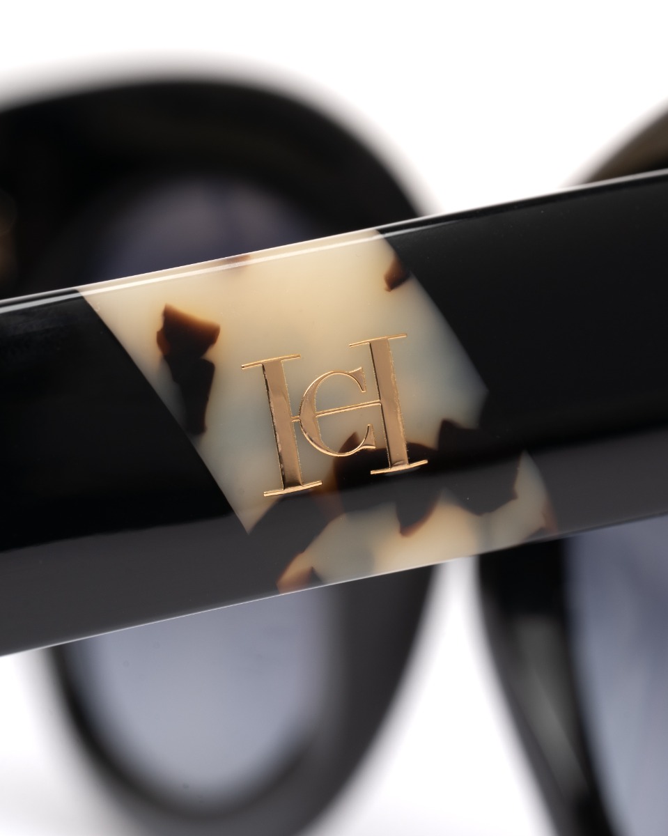 Carolina Herrera Her oversized sunglasses thumbnail