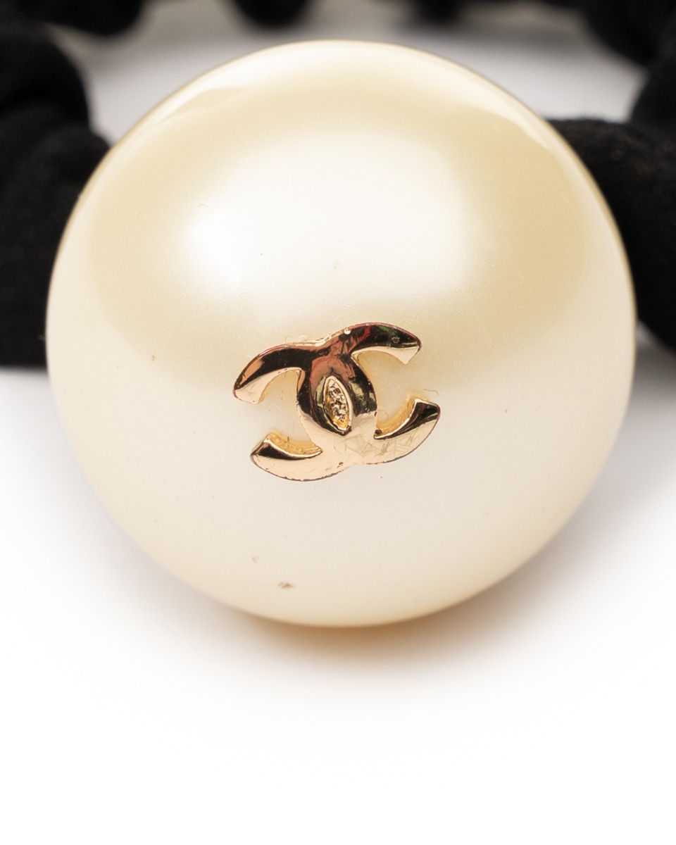 Chanel Jumbo Faux Pearl hair scrunchie thumbnail