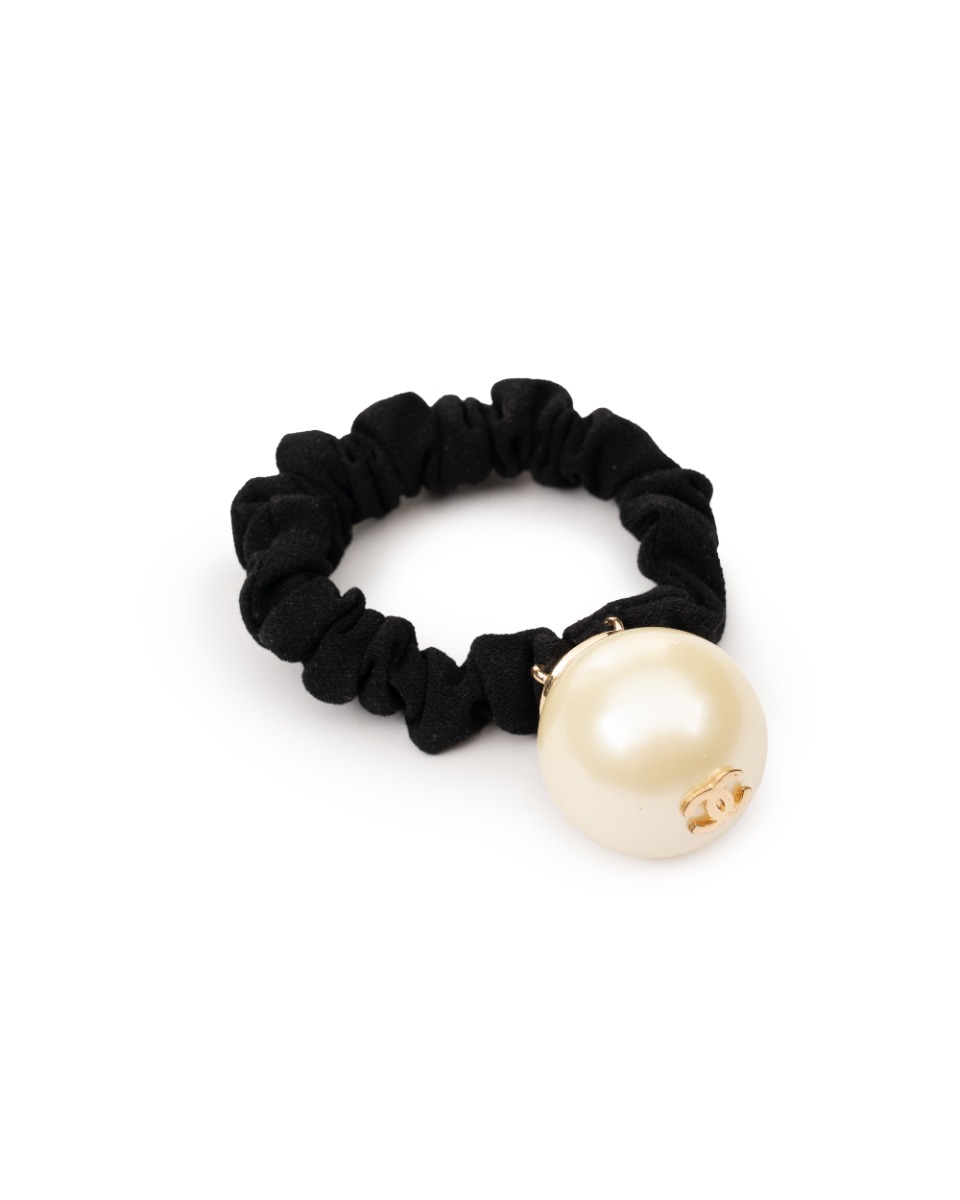 Chanel Jumbo Faux Pearl hair scrunchie thumbnail