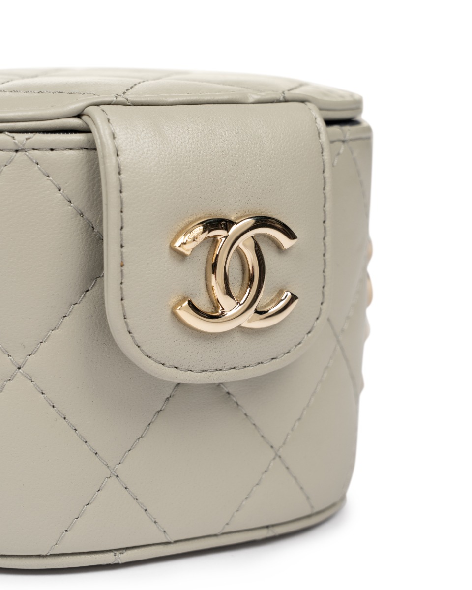 Chanel Rasin quilted chain vanity case bag thumbnail