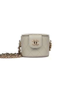 Chanel Rasin quilted chain vanity case bag