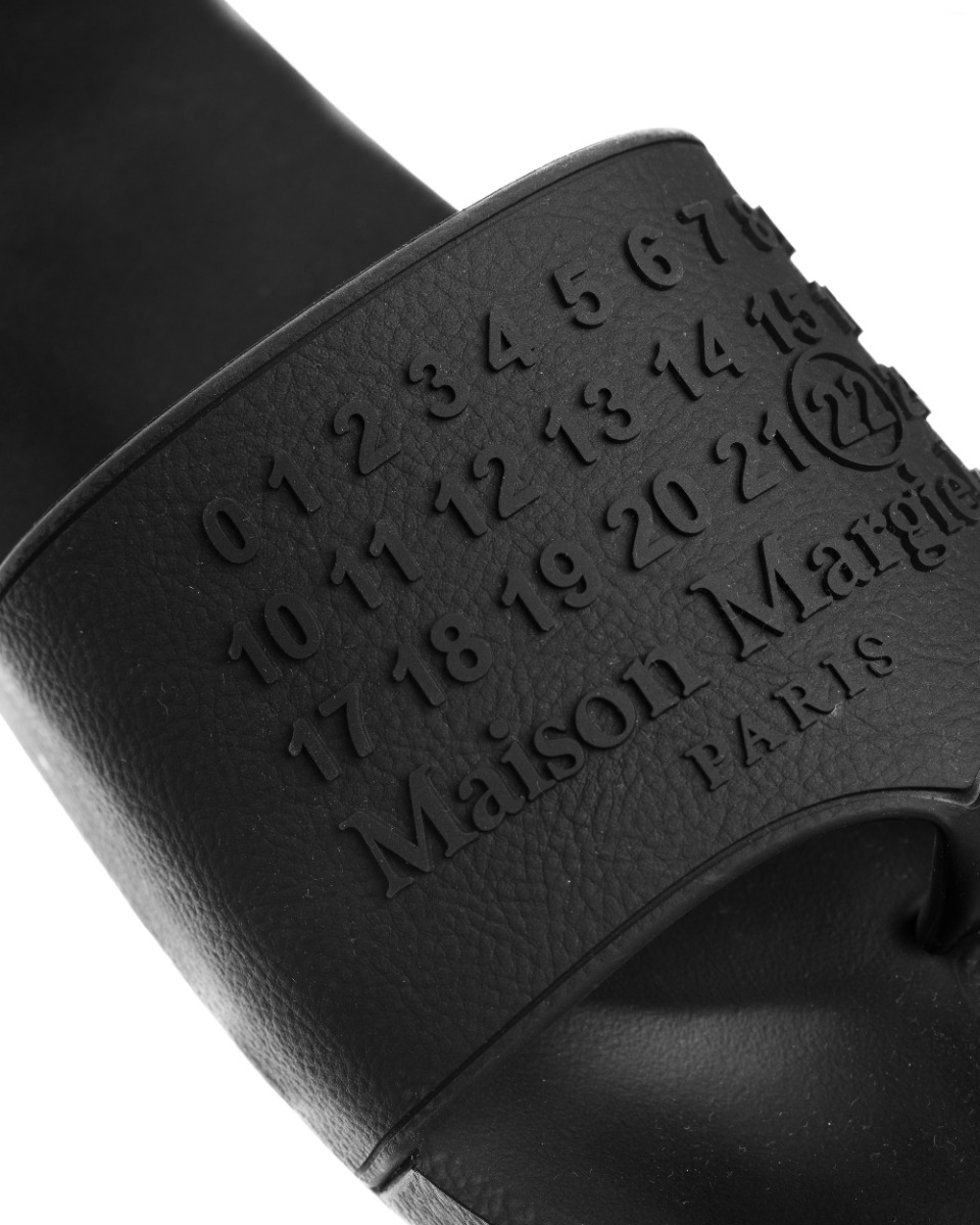 Maison Margiela Tabi spell-out logo slides thumbnail